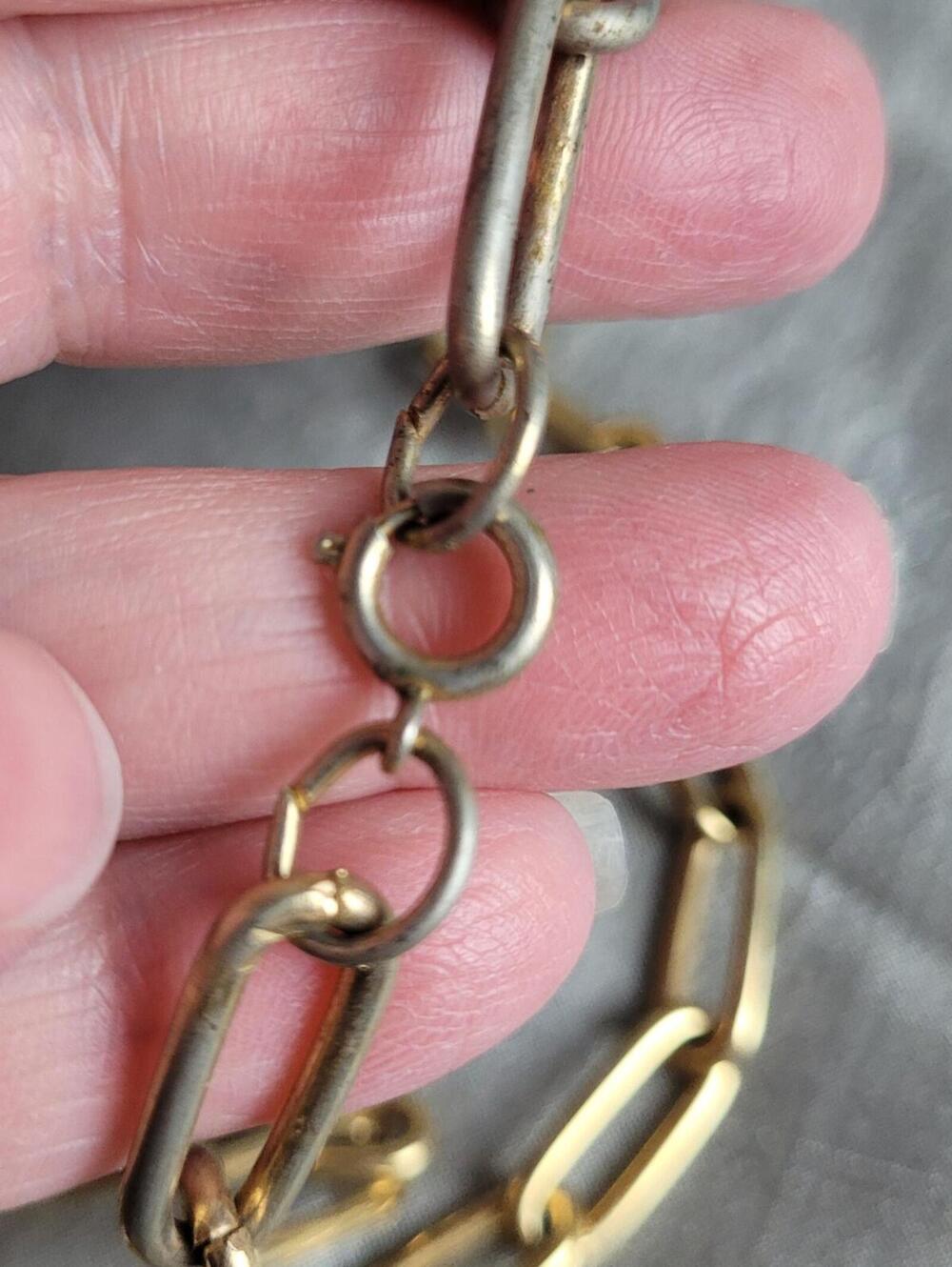 Vintage Style Gold Tone Chain Necklace with White Oval Flower Pendants - Picture 3 of 5
